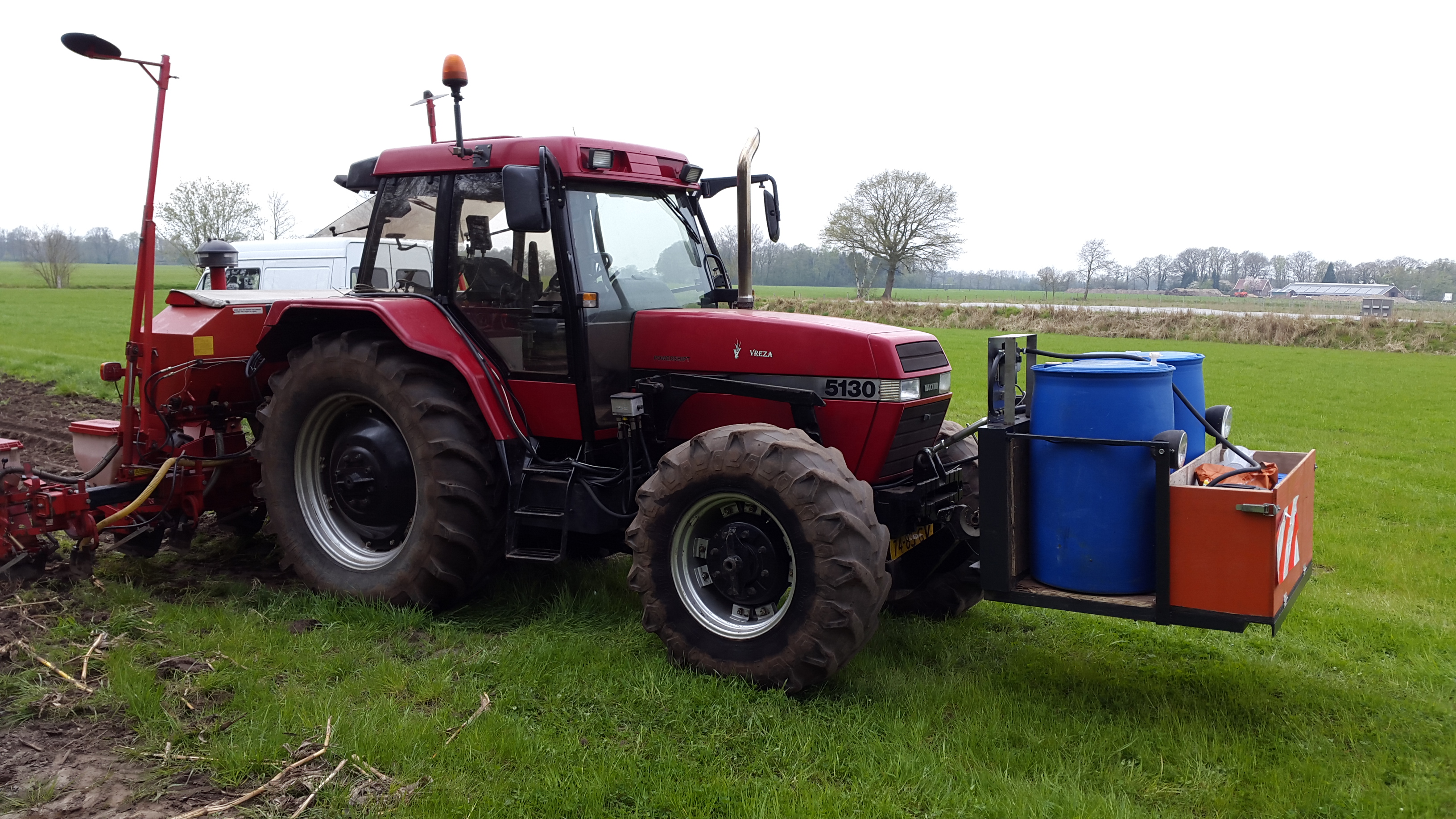 Duo rijenbemester voor vloeistof over de korrel